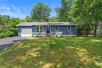 83 W Lynwood Blvd, Hillsdale, MI 49242