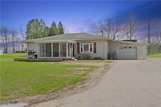 197 Douglass Rd, Beaver Falls, PA 15010