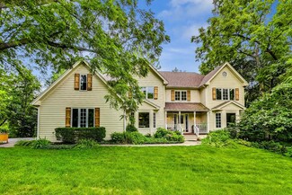 5N553 Hidden Springs Dr, Saint Charles, IL 60175