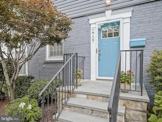 2707 E West Hwy, Chevy Chase, MD 20815