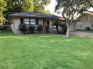 1205 E Fayle St, Baytown, TX 77520