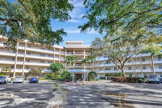 3800 Oaks Clubhouse Dr Unit 402, Pompano Beach, FL 33069