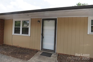 644 3rd St SE, Hickory, NC 28602