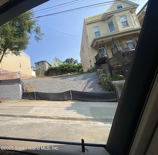210 Benziger Ave, Staten Island, NY 10301