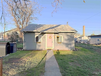 590/ 590 1/2 N 9th E, Mountain Home, ID 83647