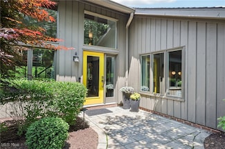 310 Wood Ridge Dr, Aurora, OH 44202