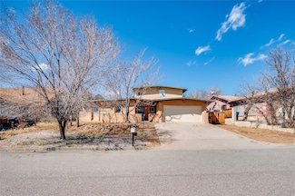 1915 Camino Mora, Los Alamos, NM 87544