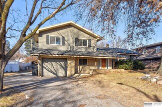 7610 Hartman Ave, Omaha, NE 68134