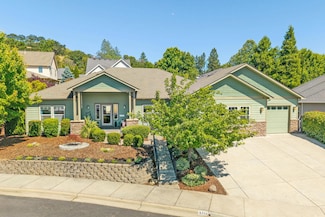 571 Old Waverly Way, Eagle Point, OR 97524