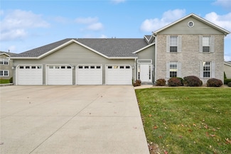 6305 Greenbriar Ln SW Unit B, Cedar Rapids, IA 52404