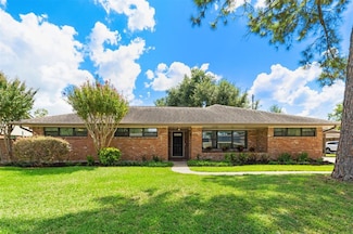 10825 Willowisp Dr, Houston, TX 77035