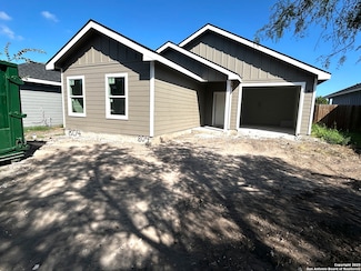 804 W Huntington St, Beeville, TX 78102