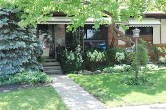 28820 Grant St, Saint Clair Shores, MI 48081