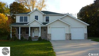 700 Northridge Dr, Clare, MI 48617