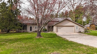 902 Saint Felix Dr, Huntington, IN 46750
