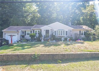 47 School St, Johnston, RI 02919