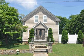 10 W View Ave, North Providence, RI 02911