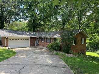 5005 Crystal Lake Dr, Godfrey, IL 62035