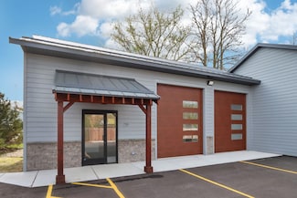 719 W Main St, Watertown, WI 53094