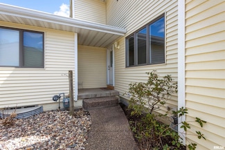 3527 Cedarview Ct, Bettendorf, IA 52722