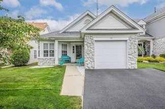 31 Perri Cir, Middle Island, NY 11953