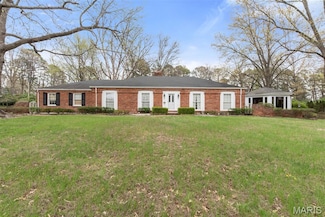 2050 Firethorn Dr, Saint Louis, MO 63131