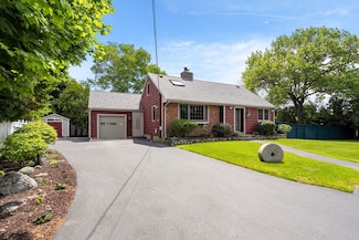 4 Farmland Rd, Saugus, MA 01906