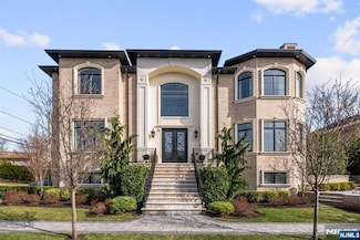 214 Forest Rd, Fort Lee, NJ 07024