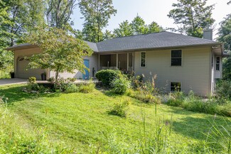 5616 E S Ave, Vicksburg, MI 49097