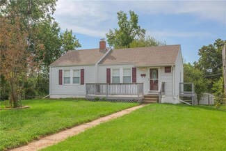 2409 NE 52nd St, Kansas City, MO 64118