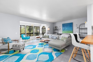 2510 Clairemont Dr Unit 303, San Diego, CA 92117