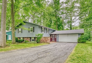 38 Bright Oaks Dr, Rochester, NY 14624