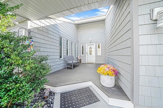 4 Malcolm St, Bellport, NY 11713