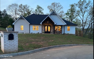 323 Eagle Claw Ln, Dandridge, TN 37725