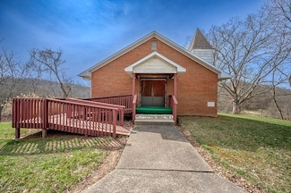 7970 Tuckers Creek Rd, Elizabeth, WV 26143