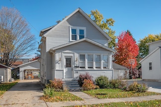 411 S 7th St, Watertown, WI 53094