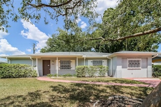 804 Greenbriar Dr, Brandon, FL 33511