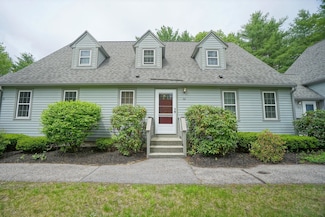 62 Glengarry Dr, Stratham, NH 03885
