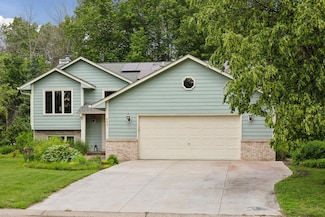 642 Koehnen Dr, Chaska, MN 55318