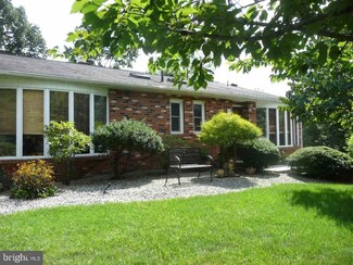 12 W Christopher Ct, Hummelstown, PA 17036