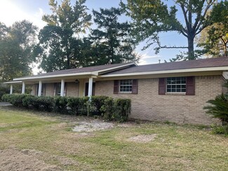1211 Stemwood Dr, Picayune, MS 39466