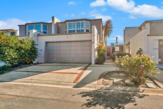 1648 Edgewater Ln, Camarillo, CA 93010