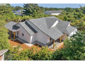 133 Shoreline Dr, Florence, OR 97439