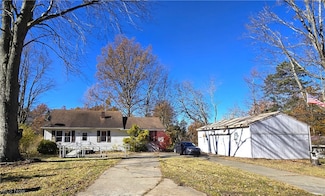 4949 Palmetto Dr, Geneva, OH 44041