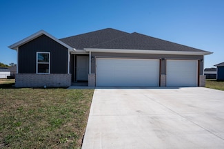 2380 S Cheri Dr, Bolivar, MO 65613