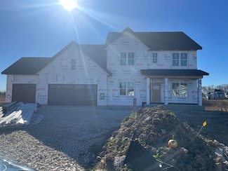 W221N4524 Timber Dr, Pewaukee, WI 53072