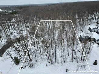 4279 Weatherwood Dr, Traverse City, MI 49685