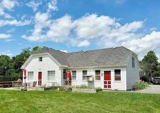 28 Gay St, Rockland, ME 04841