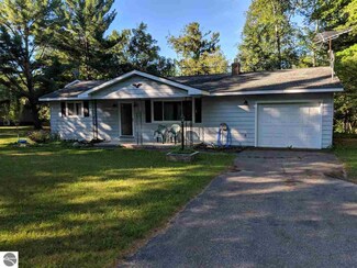 264 River Dr, Sterling, MI 48659