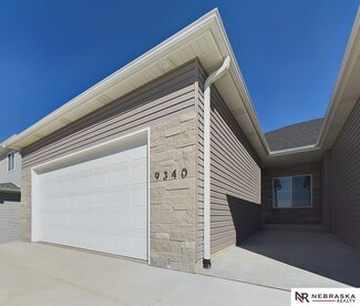 9340 Merryvale Dr, Lincoln, NE 68526